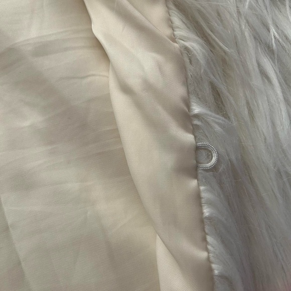 White, faux fur jacket! 🤍 - Picture 3 of 4
